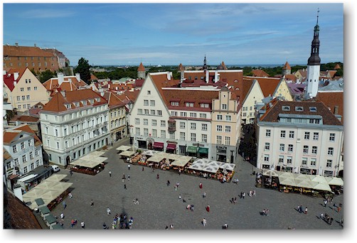 aussicht vom rathausturm in tallinn richtung norden