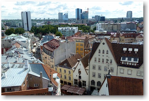 aussicht vom rathausturm in tallinn richtung osten