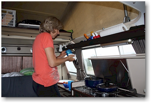 susanne in unserem joker beim kochen