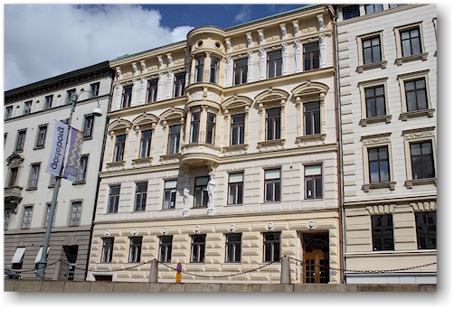 hausfassaden an der norra hamngatan in goeteborg