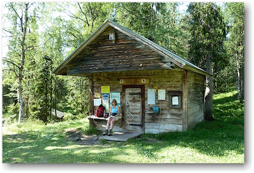 schutzhuette pyhaejaerven autiotupa am ufer des pyhaejaervi im nationalpark pallas-yllaestunturin, FI