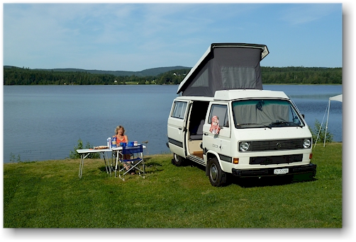 sonniger morgen auf dem snibbens camping bei ramvik, SE