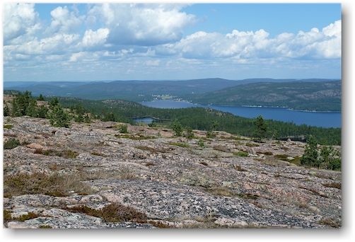 blick vom gipfel des slattdalsberget richtung naeskefjaerden im skuleskogens nationalpark