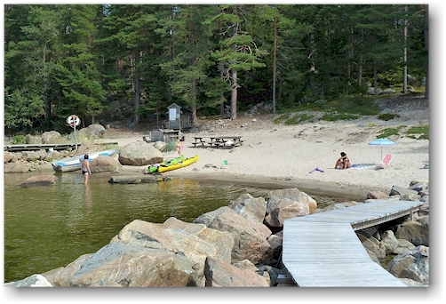 bucht mit sandstrand auf der insel enskaer