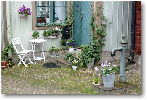 herrlich arrangierter blumenschmuck im wadkoeping in oerebro, SE