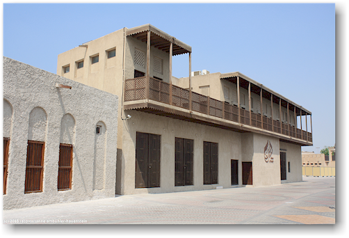 gebaeude im heritage village in dubai