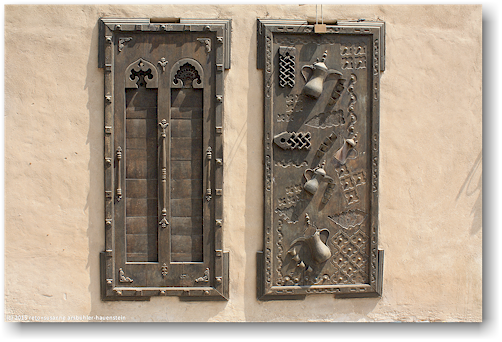 wandschmuck im heritage village in dubai