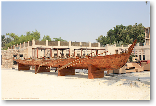 traditionelles boot im heritage village in dubai