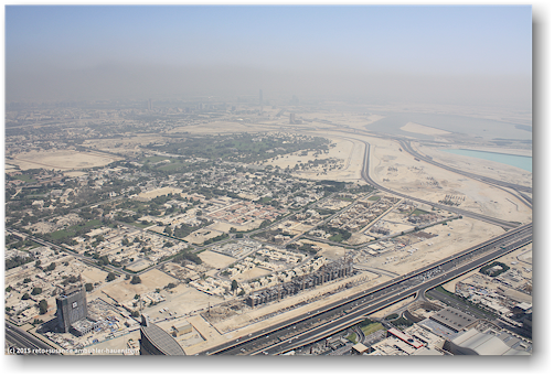 blick vom burj khalifa in dubai richtung osten