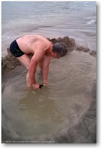 reto beim buddeln an der hot water beach