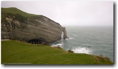 arch in the rock in der naehe des cape farewell beim puponga farm park