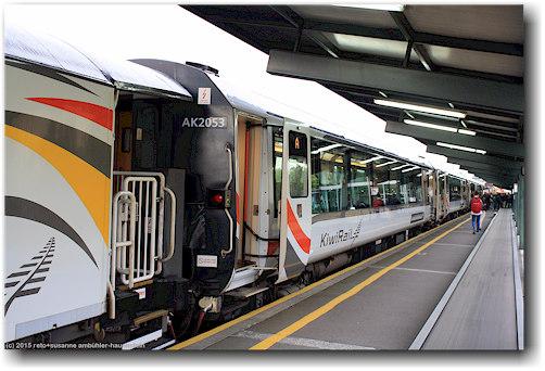 kiwi scenice train tranzalpin im bahnhof von christchurch