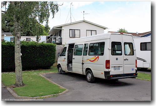 unser campervan auf dem manukau holiday park