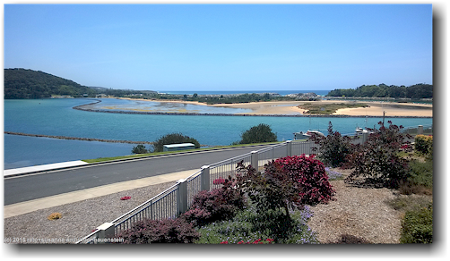 blick vom wharf cafe auf das wagonga inlet bei narooma