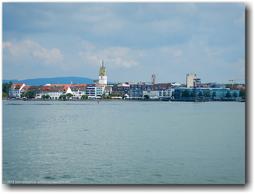 blick von der faehre auf friedrichshafen