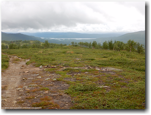 kungsleden oberhalb hemavan mit blick auf den oever-uman