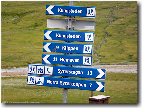 wegweiser bei der viterskalsstugan im tal des vaester syterbaecken