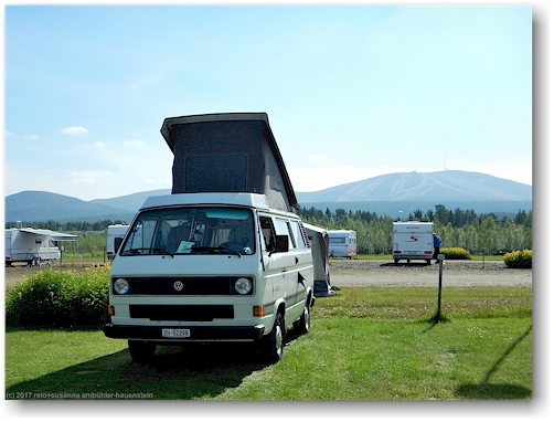 unser VW bus auf dem campingplatz yllaeksen ykkoes caravan in aekaeslompolo