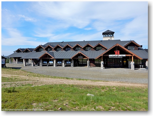 service center im skigebiet am yllaestunturin bei aekaeslompolo