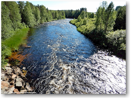 aekaesjoki suedlich der strassenbruecke bei aekaesjoensuu