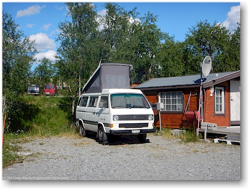 unser VW bus auf dem tundrea camping in kilpisjaervi