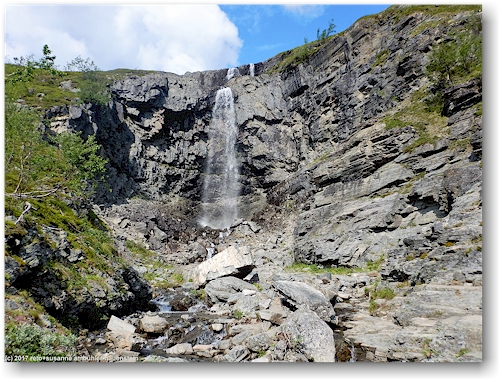 der gihcigorzi faellt ueber die klippen des malla