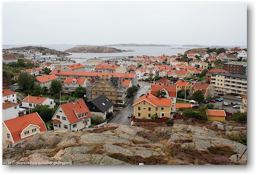 blick vom aussichtsturm auf das stadtzentrum von lysekil