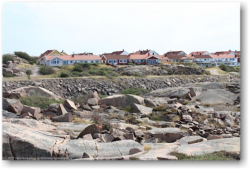 felskueste mit wohnhaeuser bei lysekil
