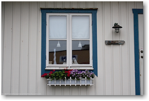 fenster an einem wohnhaus in der gamlestan (altstadt) von lysekil