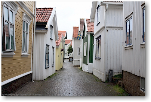 gasse in der gamlestan (altstadt) von lysekil