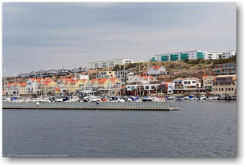 moderne wohnhaeuser beim norra hamnen (nordhafen) in lysekil
