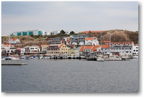 moderne wohnhaeuser beim norra hamnen (nordhafen) in lysekil