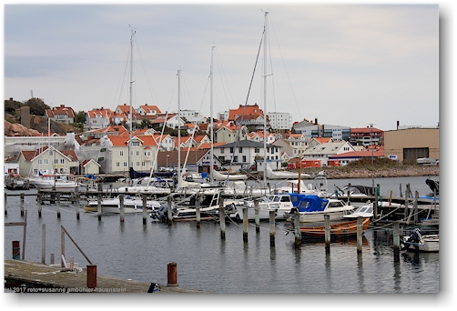 moderne wohnhaeuser beim norra hamnen (nordhafen) in lysekil