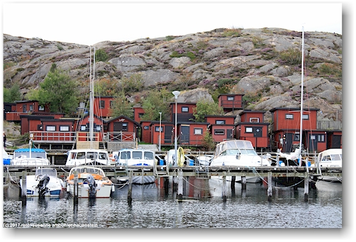 boote und huetten im smabatshamn (kleinboothafen) von lysekil