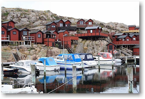 boote und huetten im smabatshamn (kleinboothafen) von lysekil