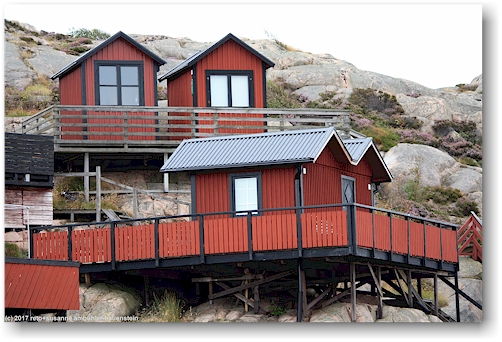 huetten im smabatshamn (kleinboothafen) von lysekil