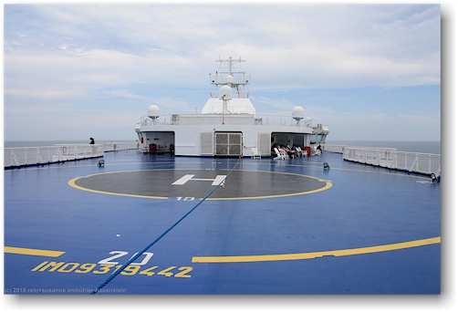 sonnendeck mit helikopterlandeplatz auf der finnmaid