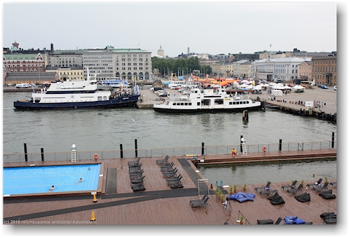 blick von der terrasse beim bad auf den hafen von helsinki