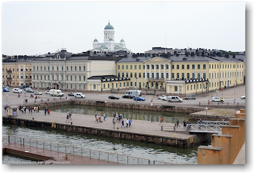 blick von der terrasse beim bad von helsinki auf das presidentinlinna und die tuomiokirkko