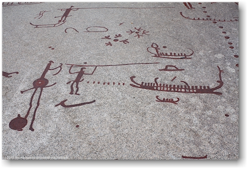 detail aus den felsritzungen im vitlycke museum bei tanum