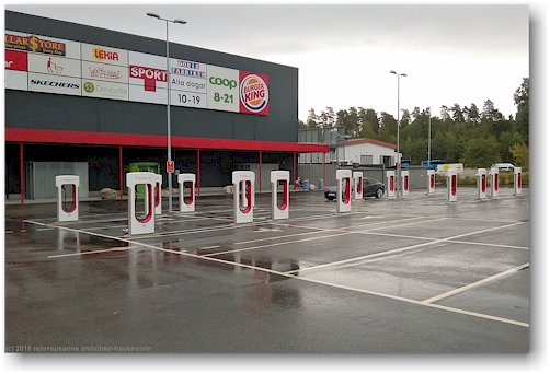 tesla-ladestationen beim tanums shoppingcenter