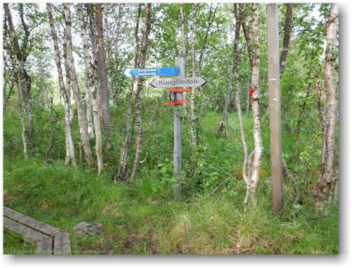 wegweiser auf dem kungsleden bei jaekkvik