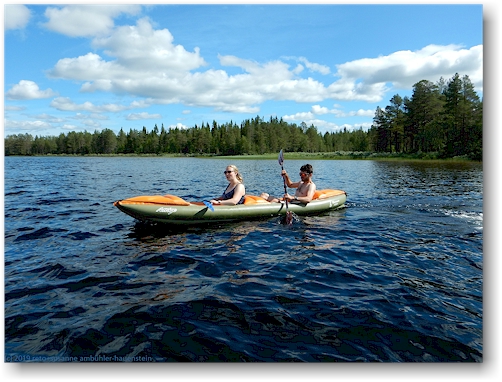 katrin und dani im gummiboot auf dem vindelaelven bei sorsele