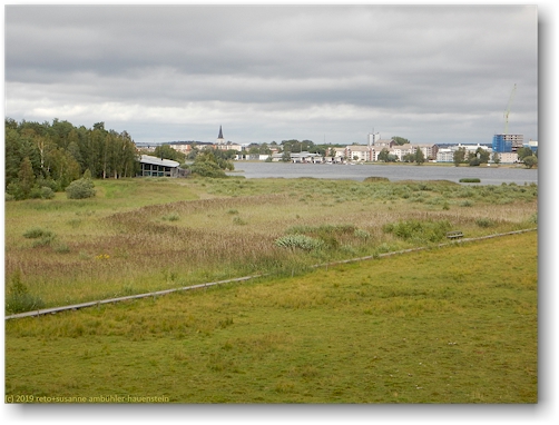 blick vom aussichtsturm im mariebergsskogen in karlstad richtung stadtzentrum