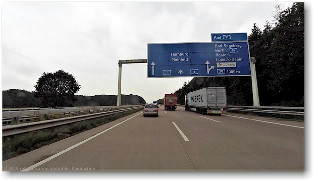 unterwegs auf der autobahn A1 bei luebeck