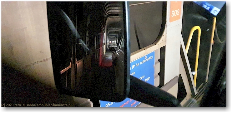auf dem autozug im vereina-tunnel