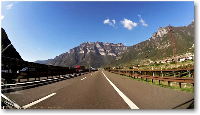 berge entlang der A22