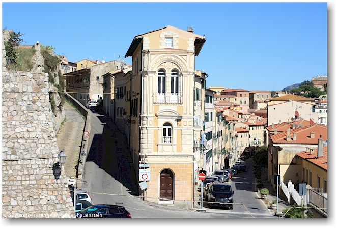 eckhaus an der kreuzung via s. lambardi / via f. d. guerrazzi in portoferraio