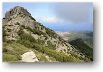 blick vom monte capanne auf den monte corto mit marciana marina im hintergrund