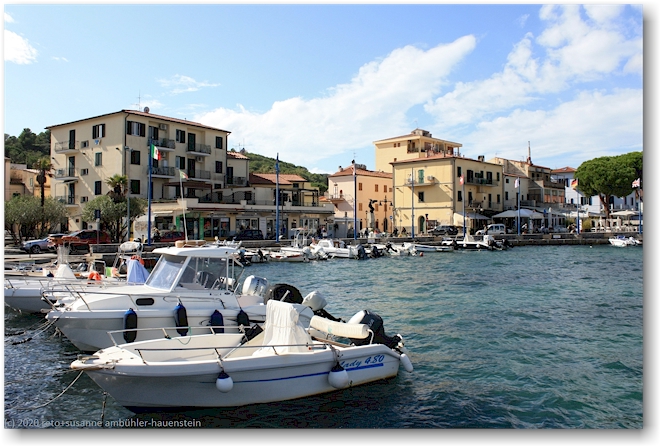bootshafen in marina di campo